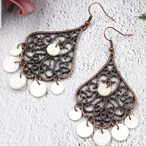 *Judy* Dangling Chandelier Earrings - Picture 4 of 5